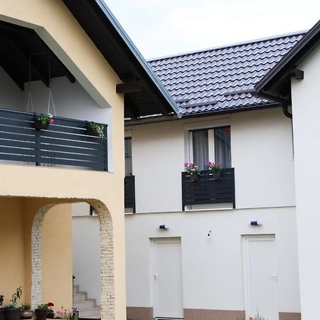 Flora Studio Apartments Кореница Екстериор снимка