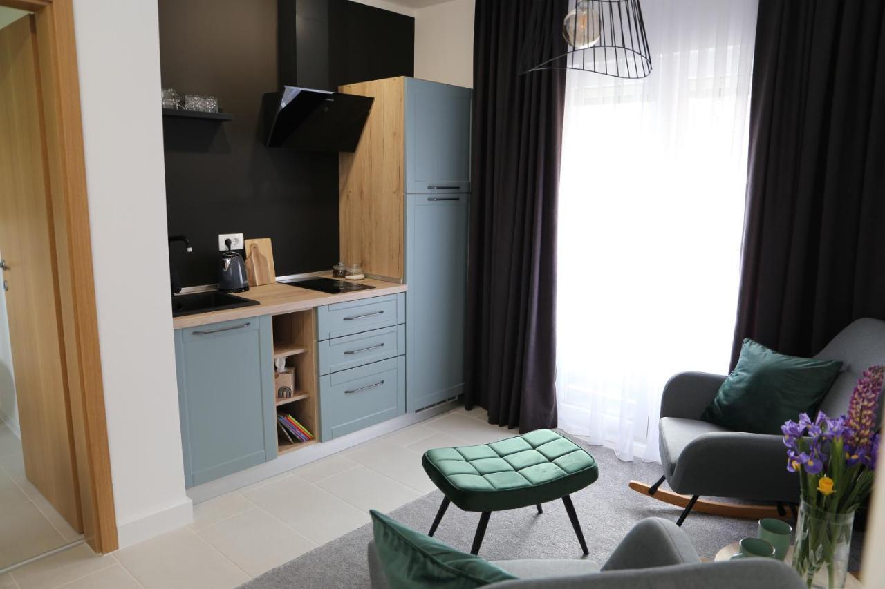 Flora Studio Apartments Кореница Екстериор снимка