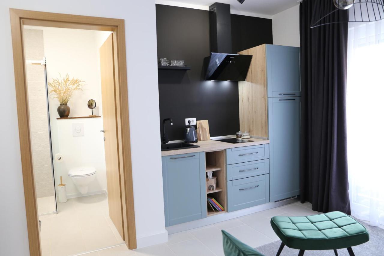 Flora Studio Apartments Кореница Екстериор снимка