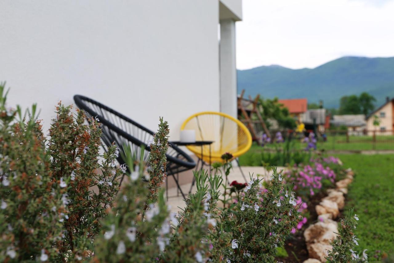 Flora Studio Apartments Кореница Екстериор снимка