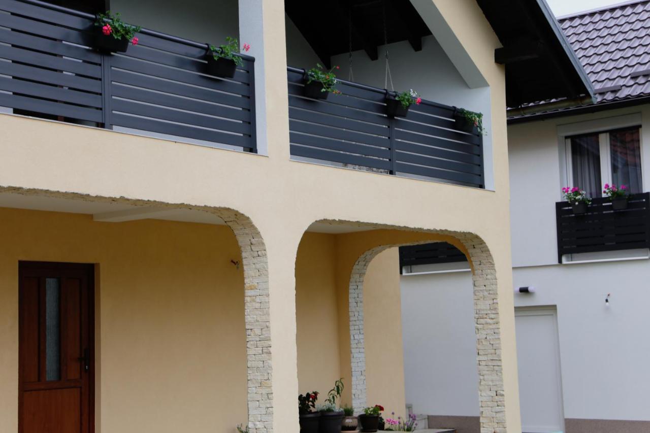 Flora Studio Apartments Кореница Екстериор снимка