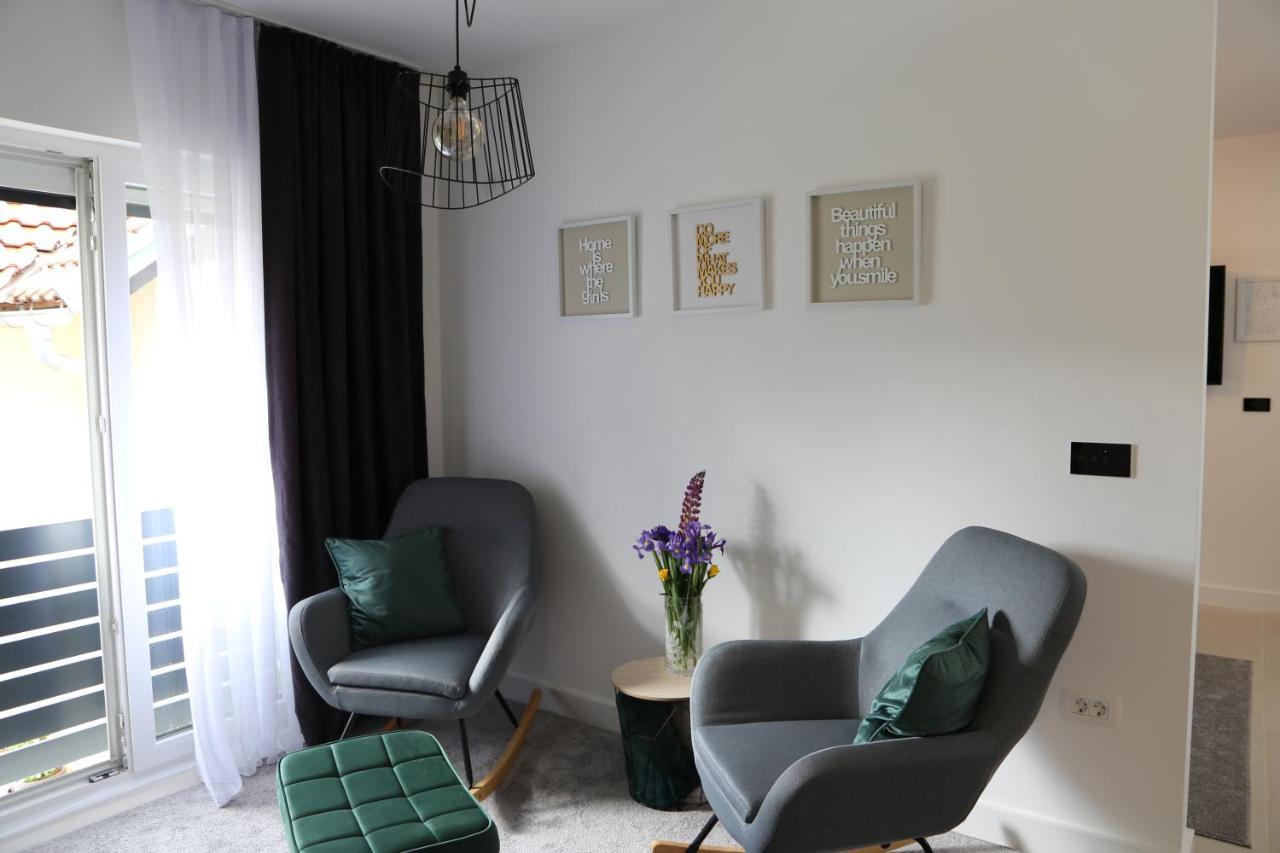 Flora Studio Apartments Кореница Екстериор снимка