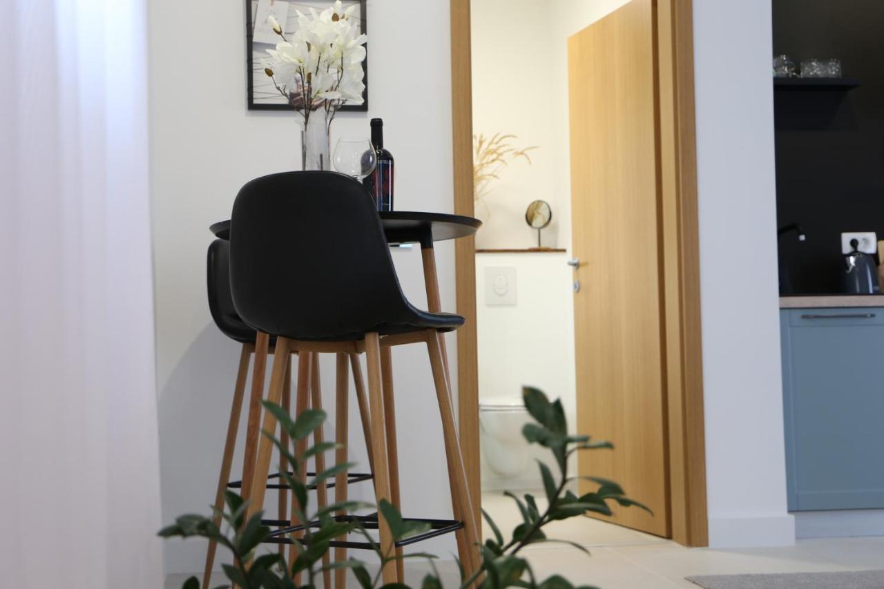 Flora Studio Apartments Кореница Екстериор снимка