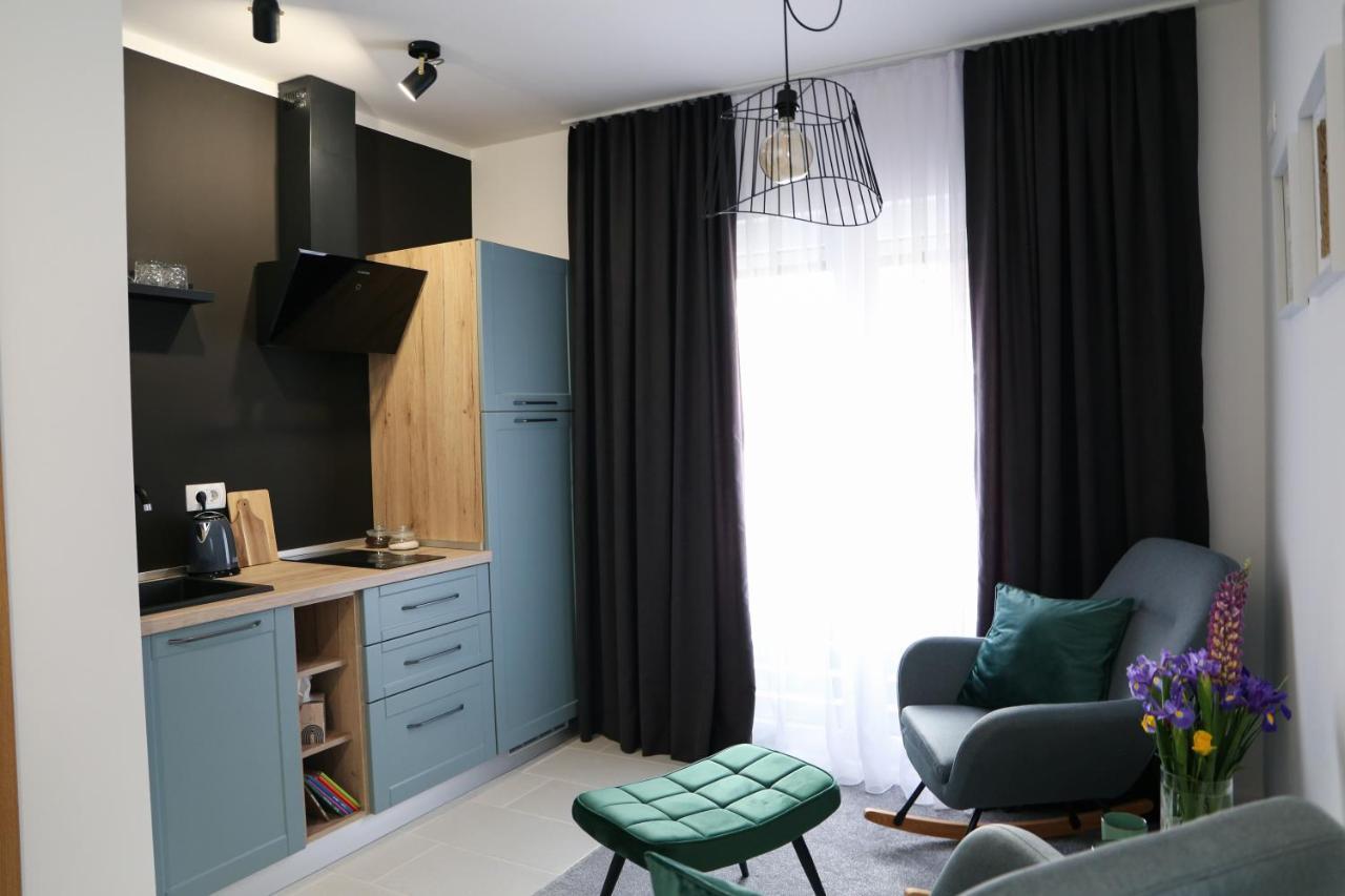 Flora Studio Apartments Кореница Екстериор снимка