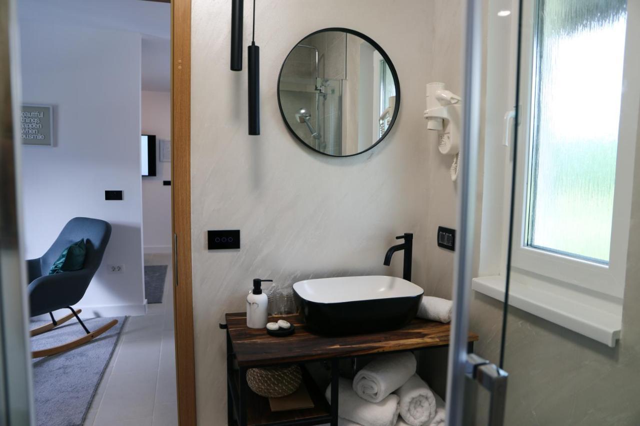 Flora Studio Apartments Кореница Екстериор снимка