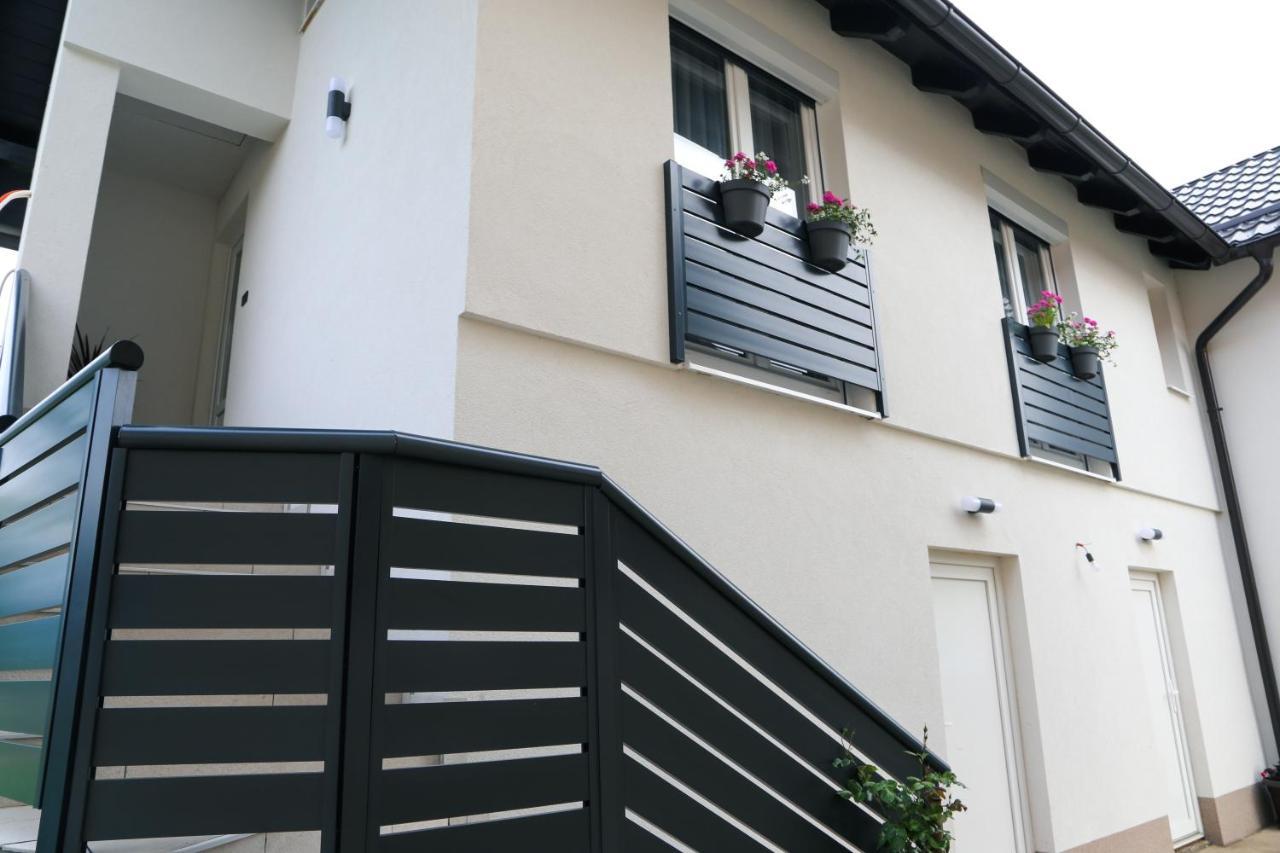 Flora Studio Apartments Кореница Екстериор снимка